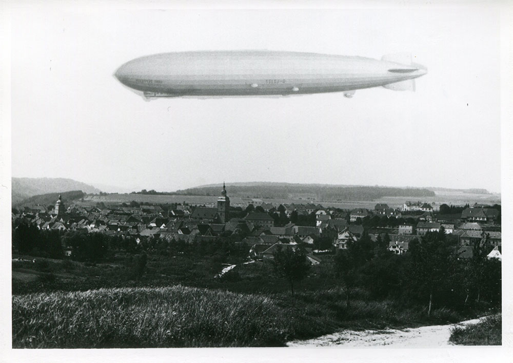 Zeppelin über Buchen
